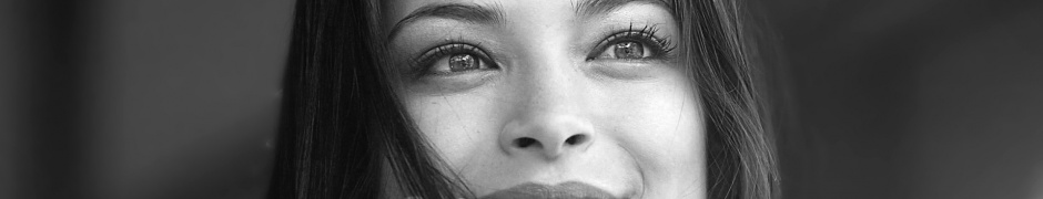 Kristin Kreuk Brunette Look Model Smile Black And White