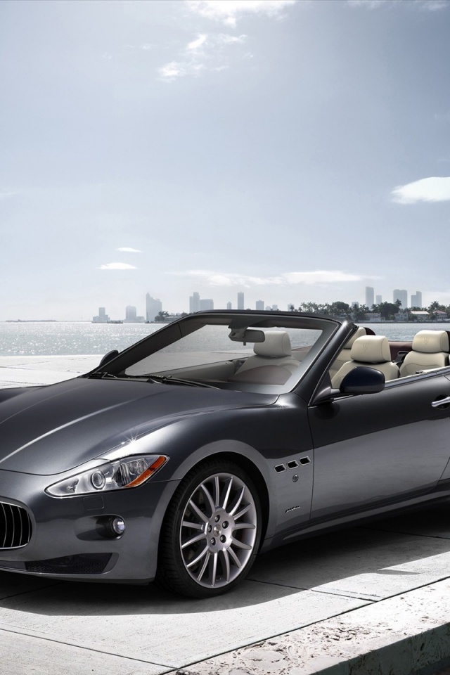 Maserati Grancabrio 2011