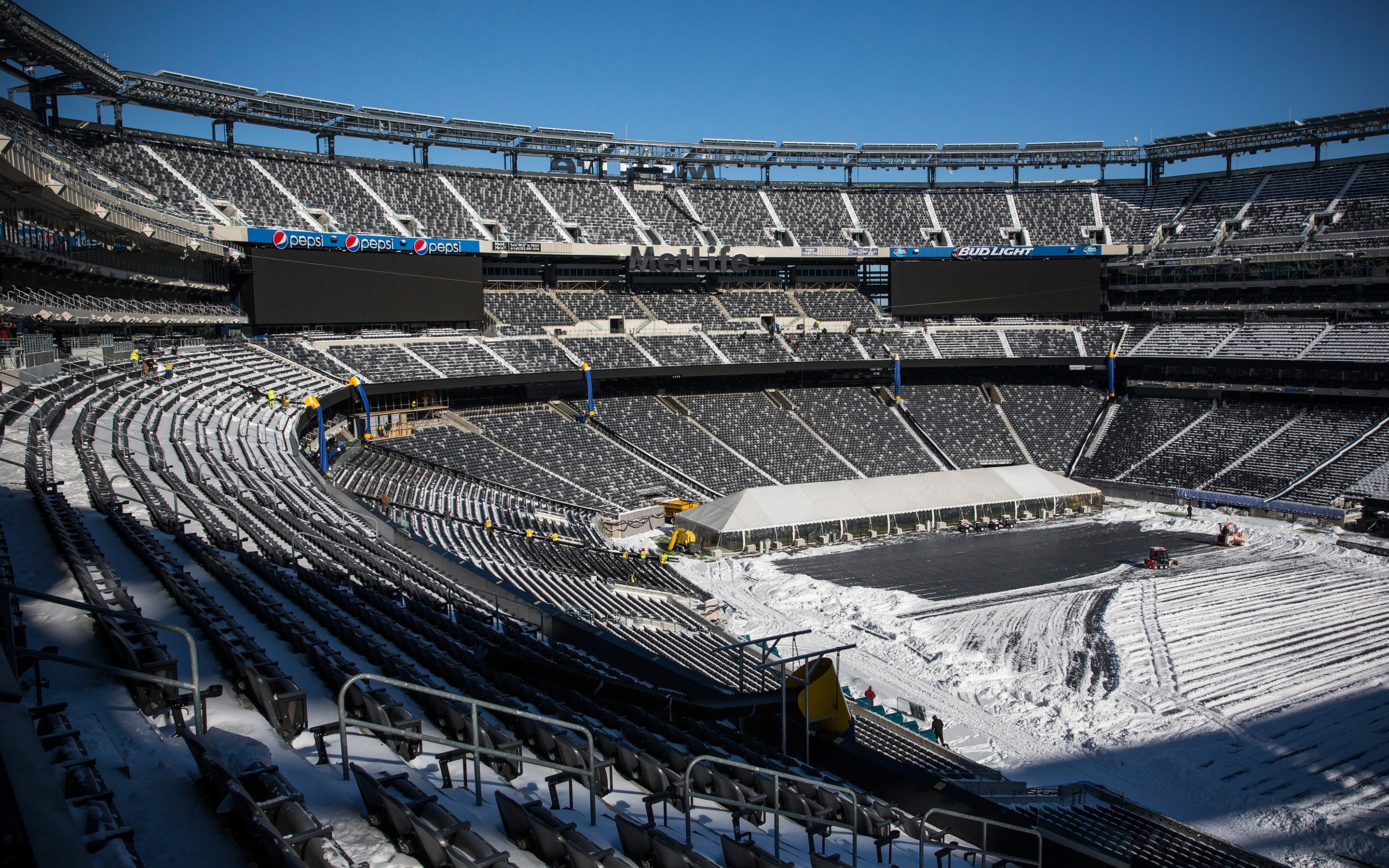 MetLife Full Of Snow-Super Bowl 2014