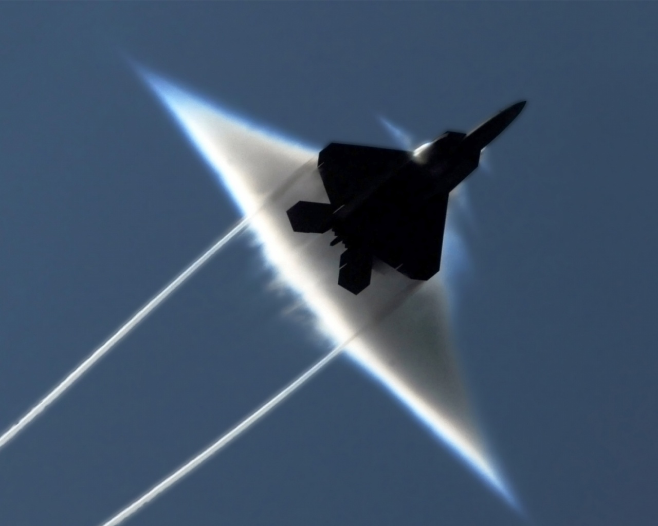 Military F22 Raptor Contrails