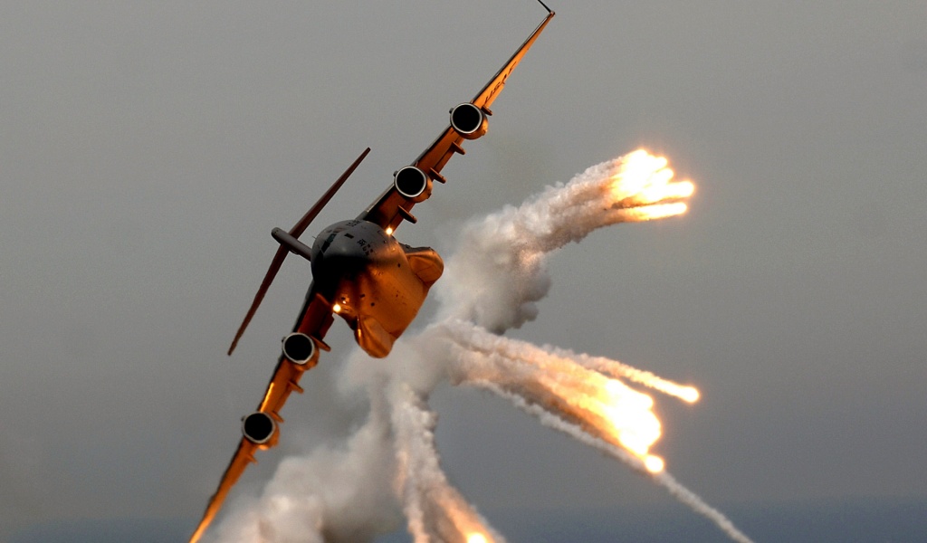 Military Flares C17 Globemaster