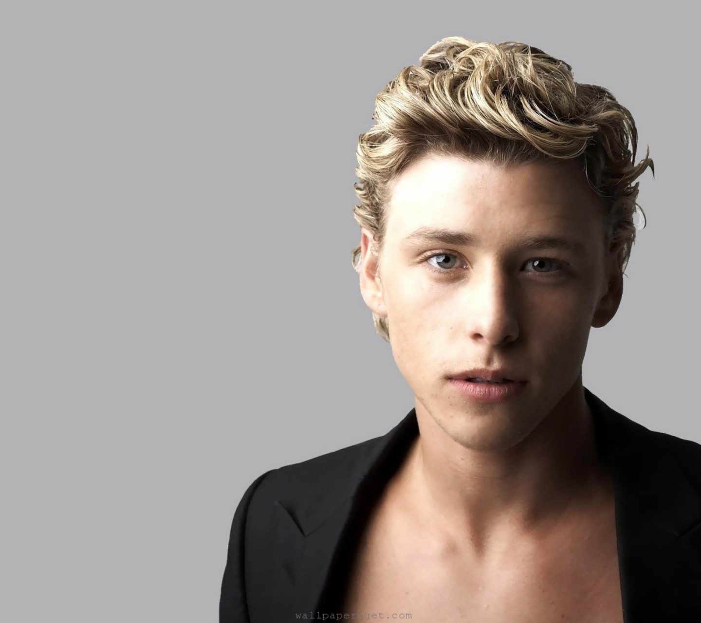 Mitch Hewer Golden Hair Clear Gray Blue Eyes Britain Actor Niche