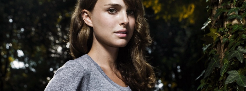 Natalie Portman Brunette Shirt Face Trees