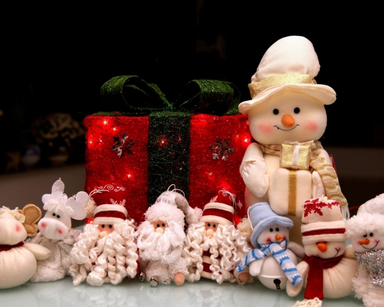 New Year Holiday Christmas Snowmen Santa Claus Gifts Toys