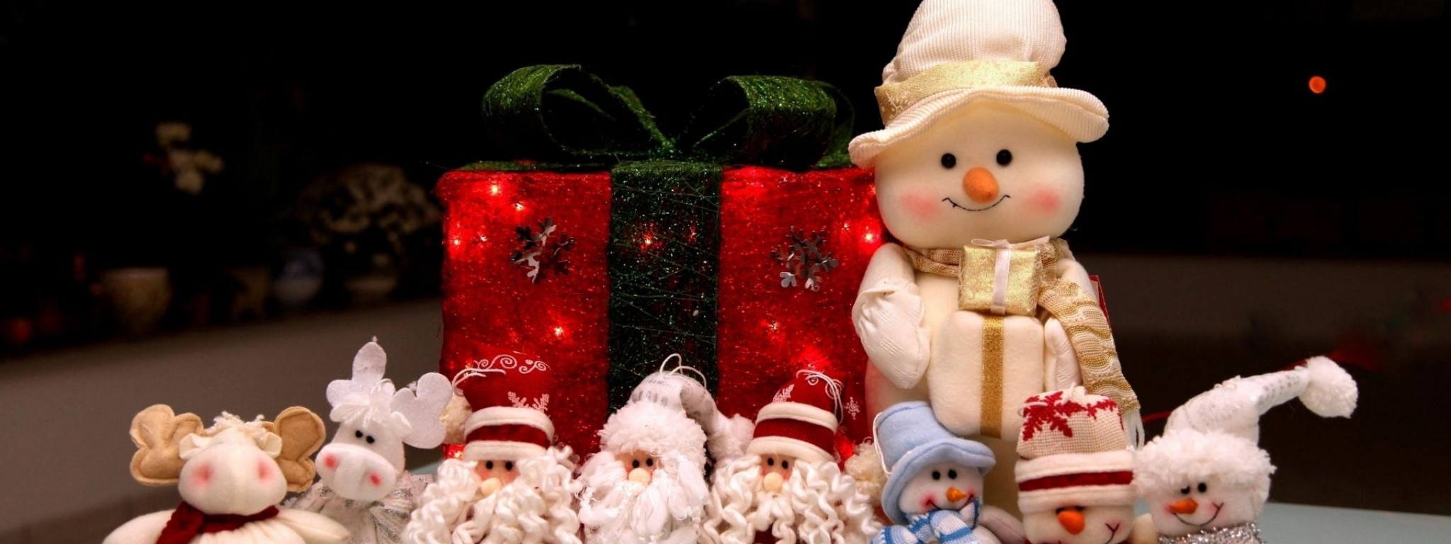 New Year Holiday Christmas Snowmen Santa Claus Gifts Toys