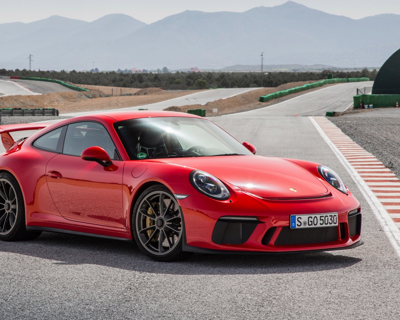 Red Porsche 911 GT3