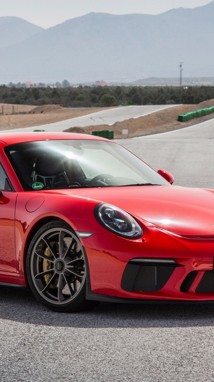 Red Porsche 911 GT3