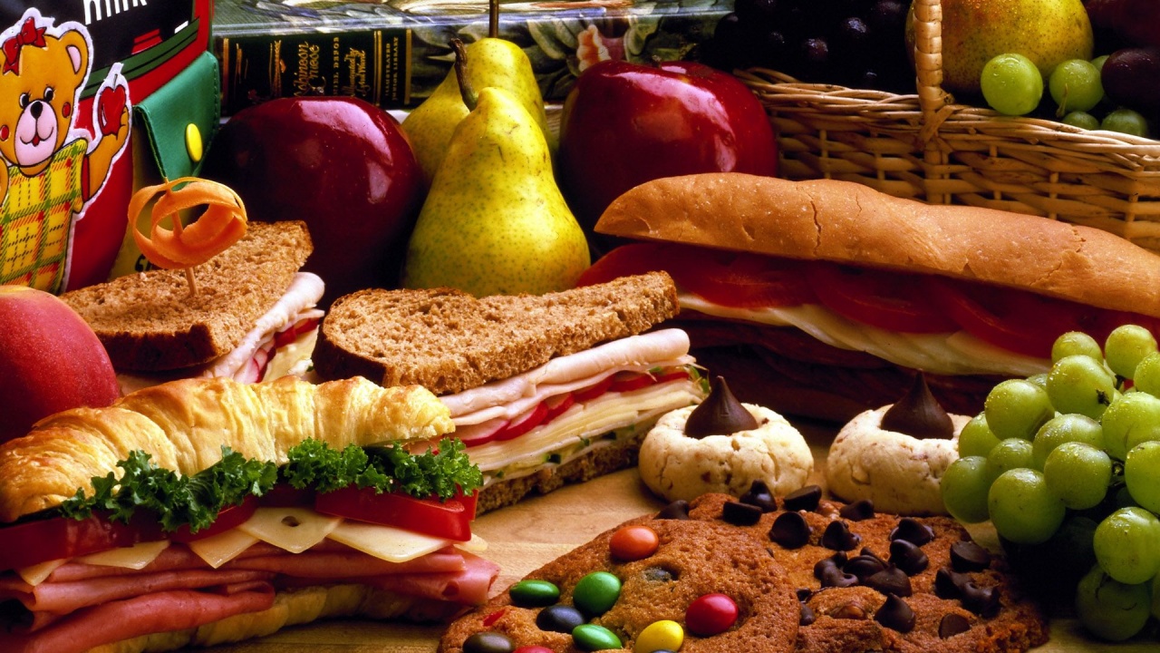 Sandwiches Cookies Bread Grapes Pears Apples