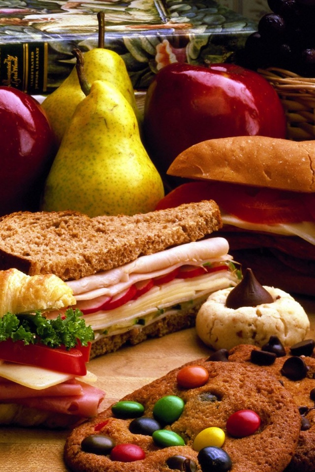 Sandwiches Cookies Bread Grapes Pears Apples