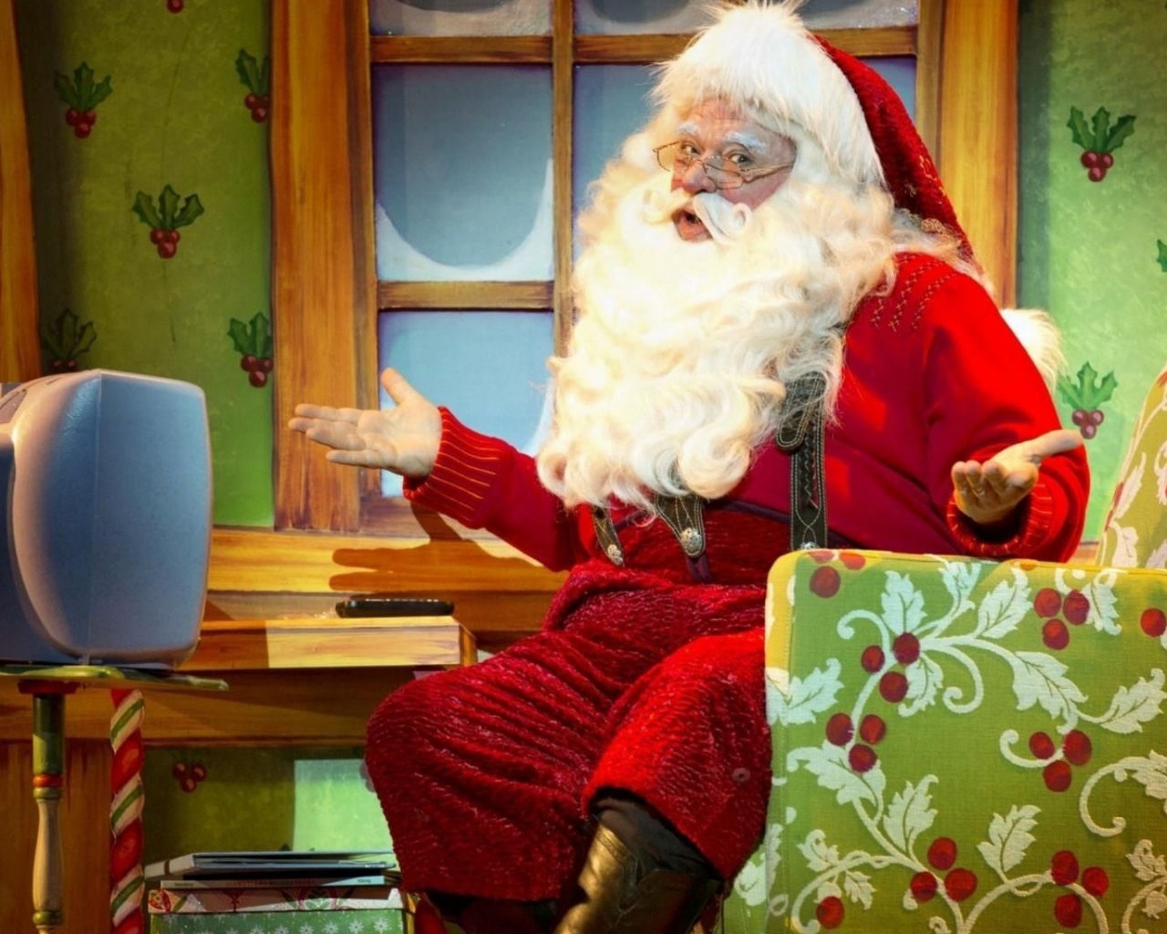 Santa Claus Astonishment Armchair Tv