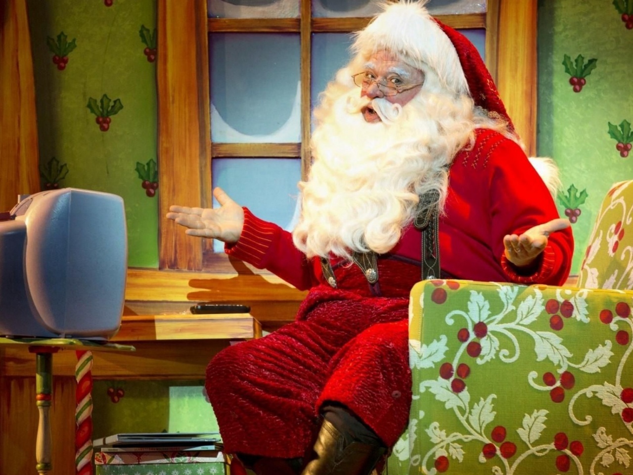 Santa Claus Astonishment Armchair Tv