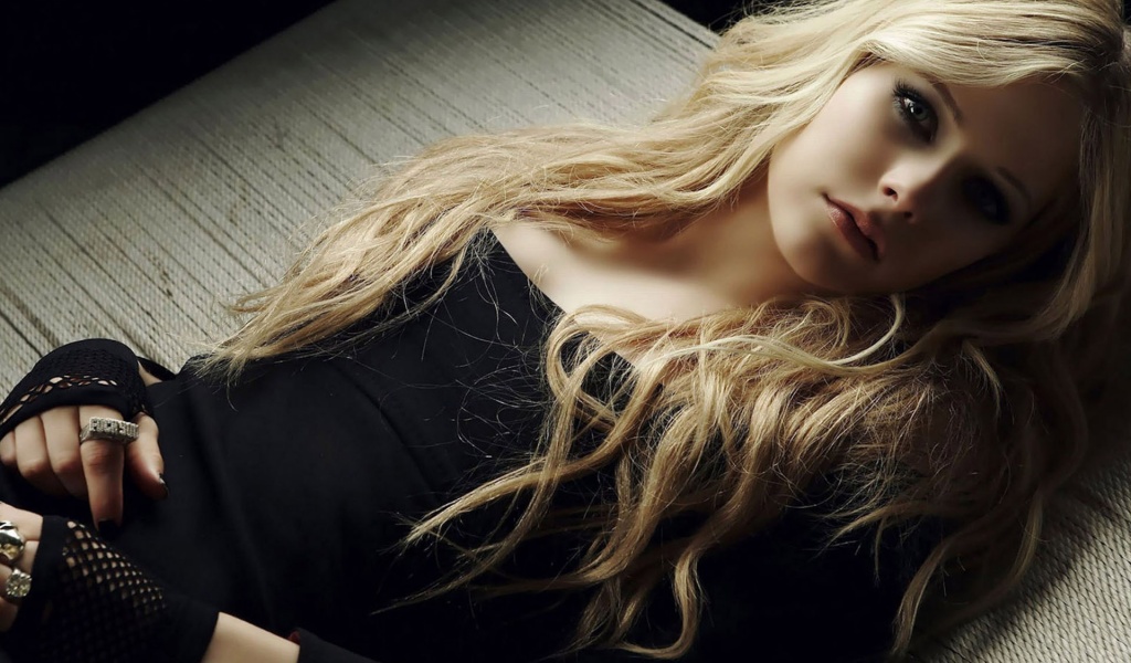 Superb Avril Lavigne Celebrities