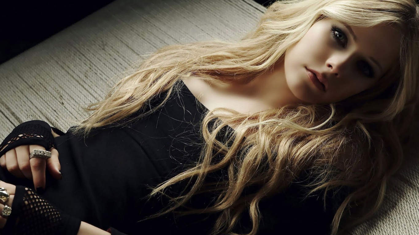 Superb Avril Lavigne Celebrities