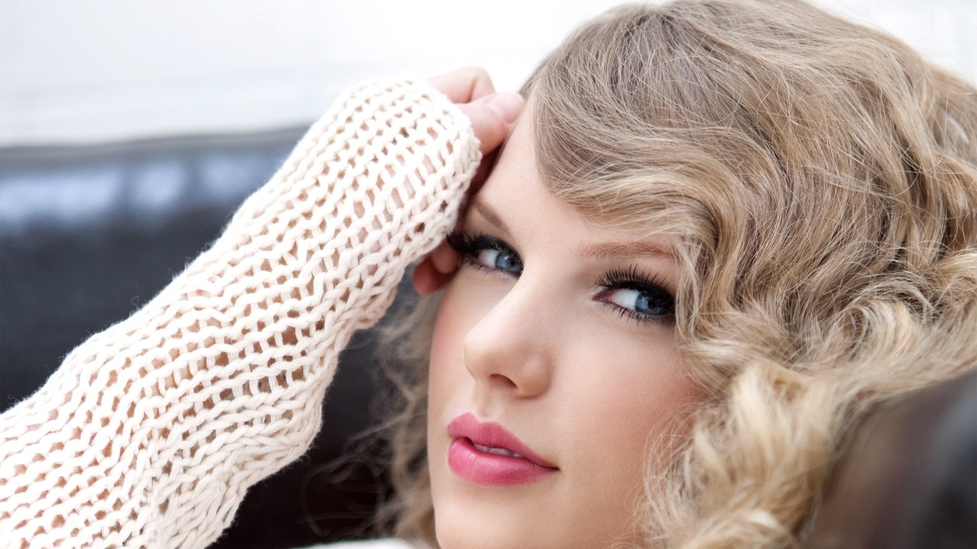 Taylor Swift Singer Jacket Face Lips