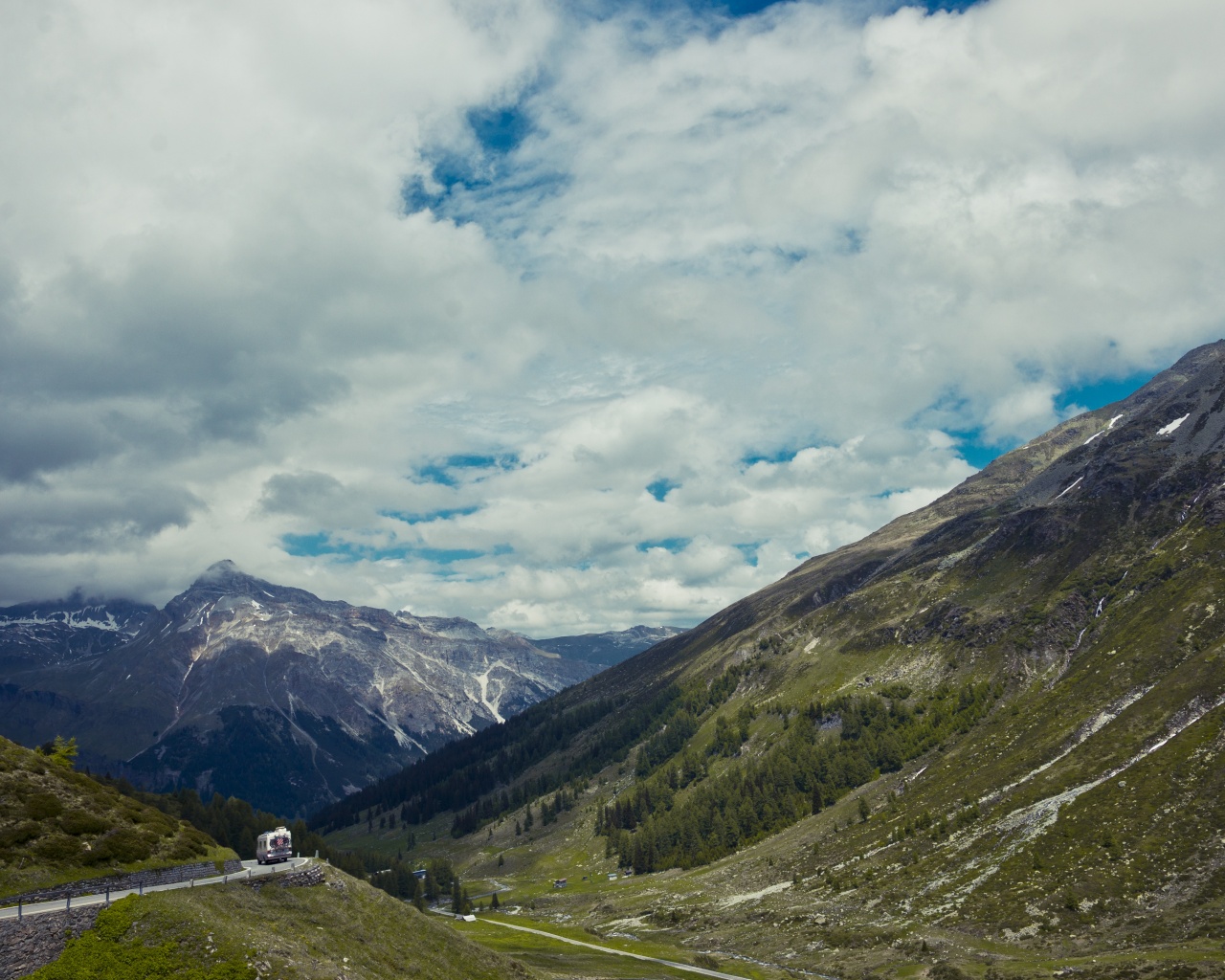 The Road Through The Mountains