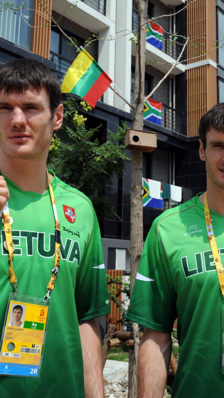 Twins Lavrinovic-Basketball Players