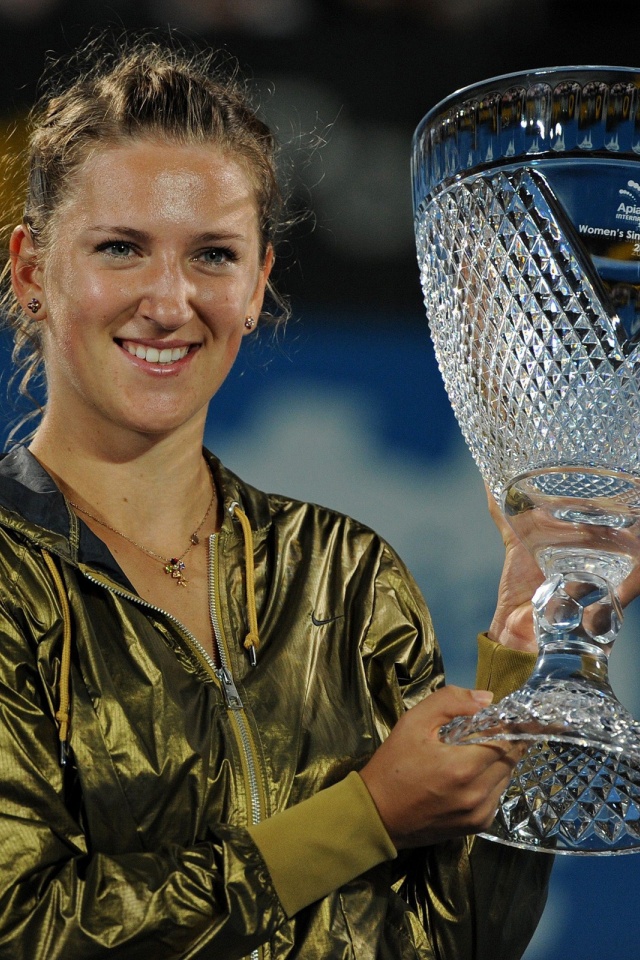 Victoria Azarenka With Trophy