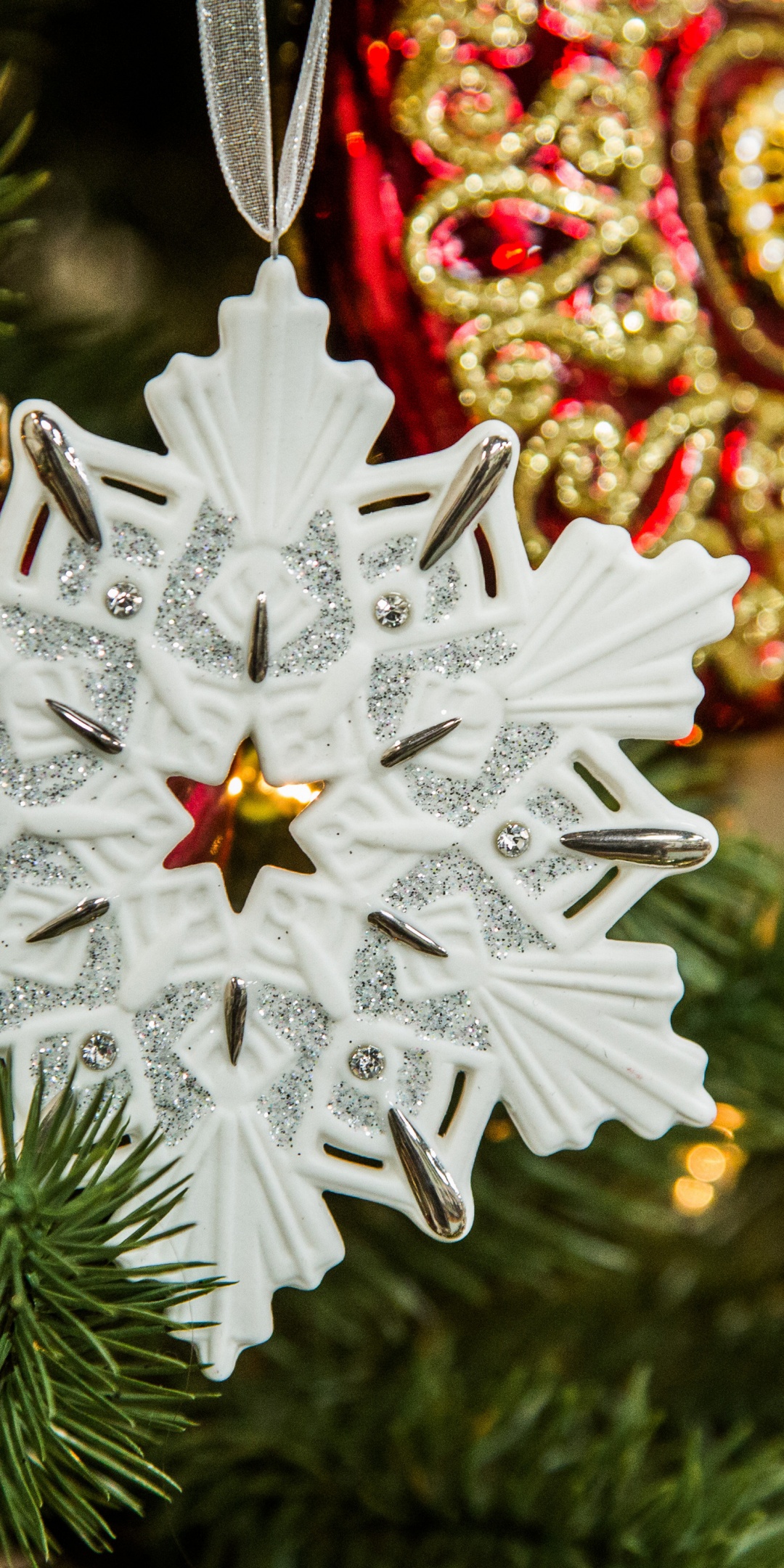 White Snowflake Christmas Tree