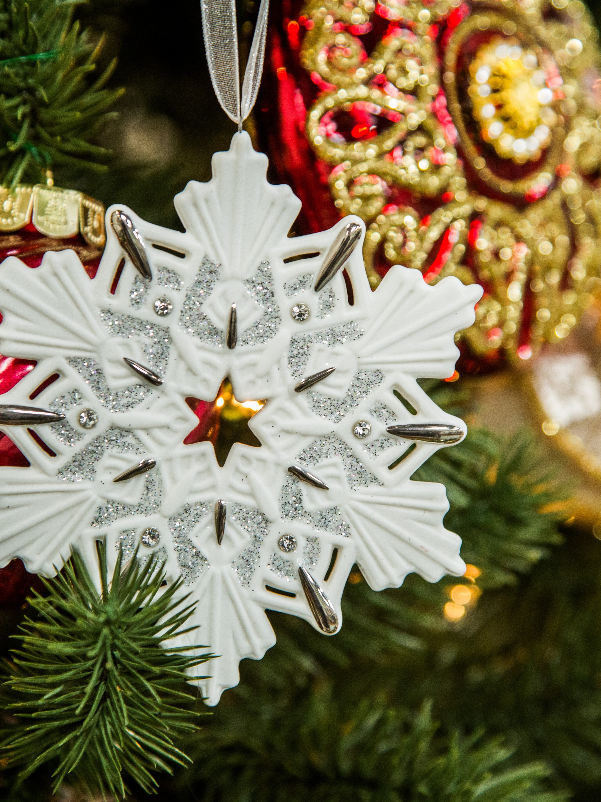 White Snowflake Christmas Tree