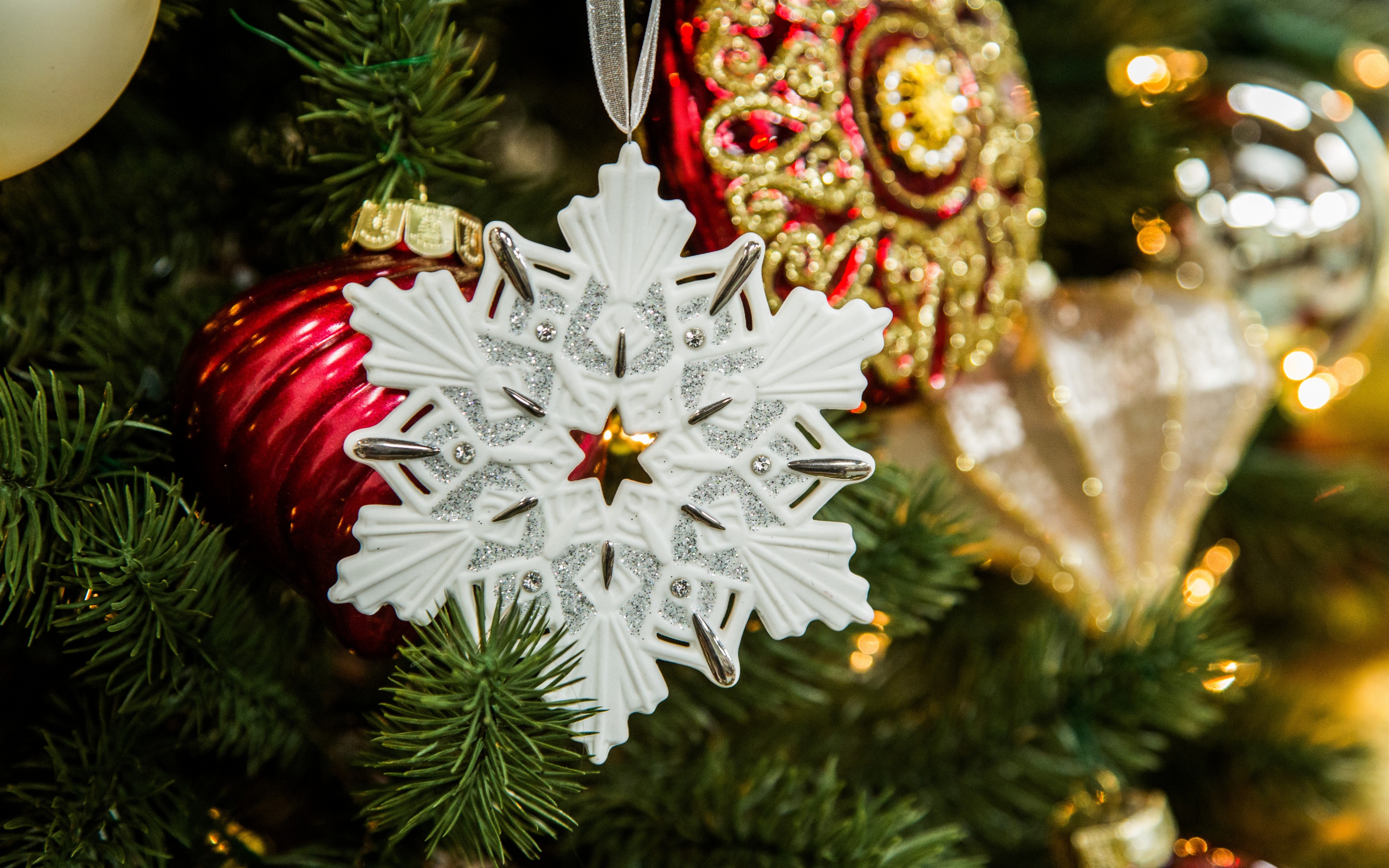 White Snowflake Christmas Tree