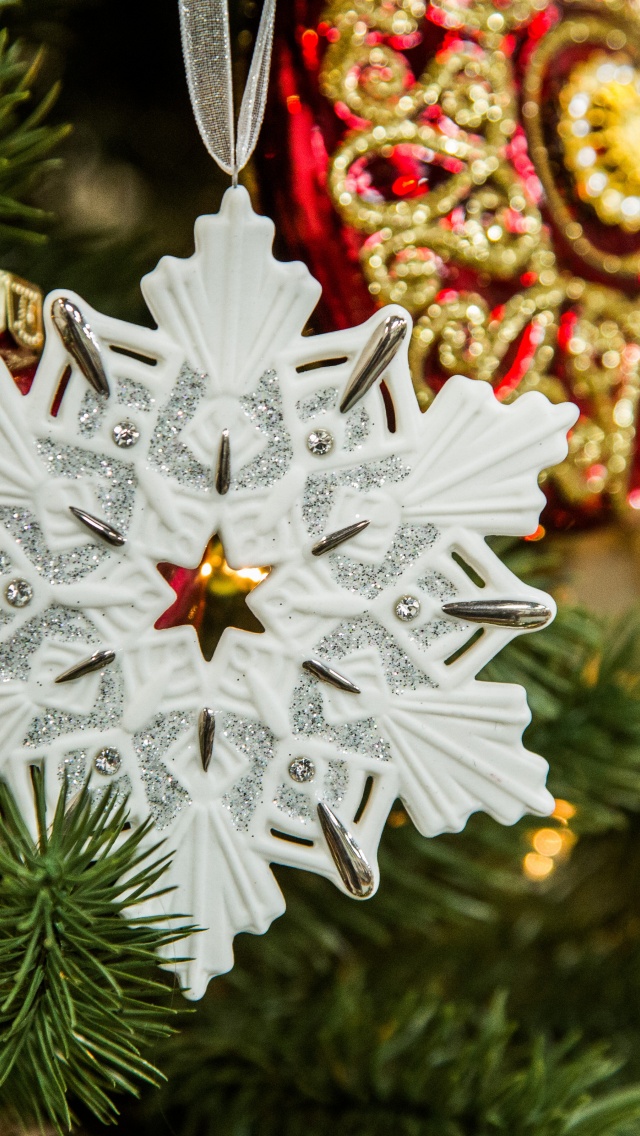 White Snowflake Christmas Tree