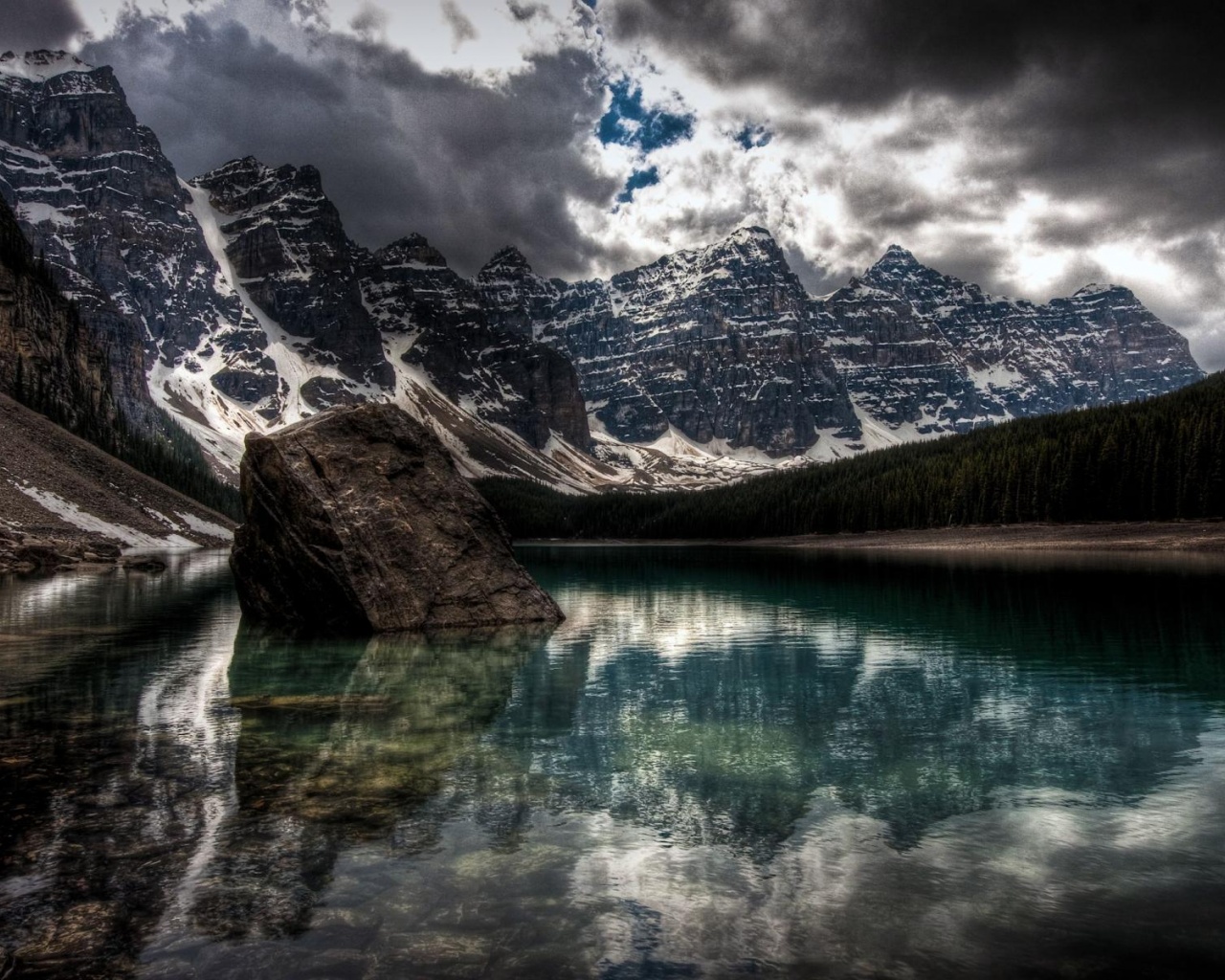 Winter Moraine Lake Canada Natural Landscapes1