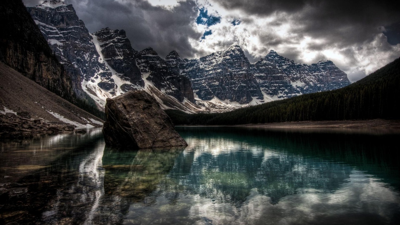 Winter Moraine Lake Canada Natural Landscapes1