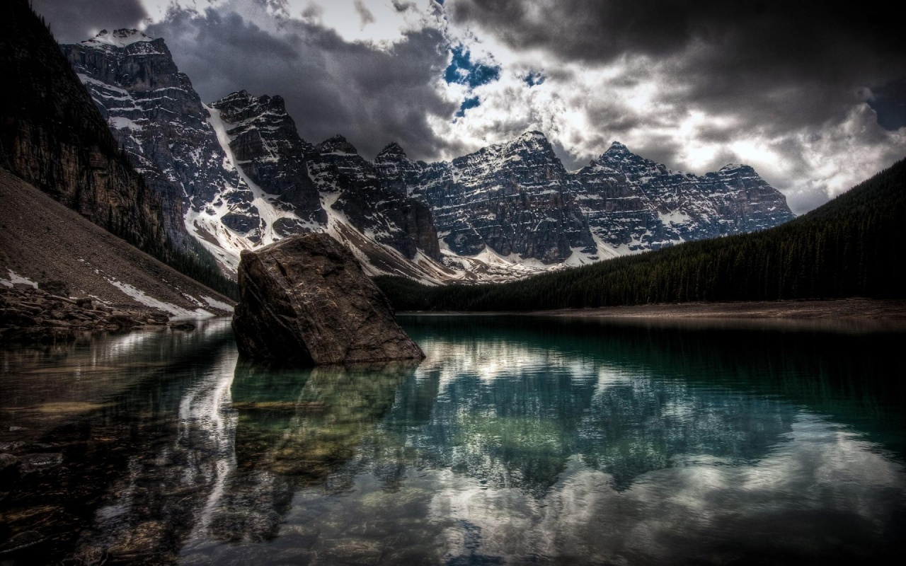 Winter Moraine Lake Canada Natural Landscapes1