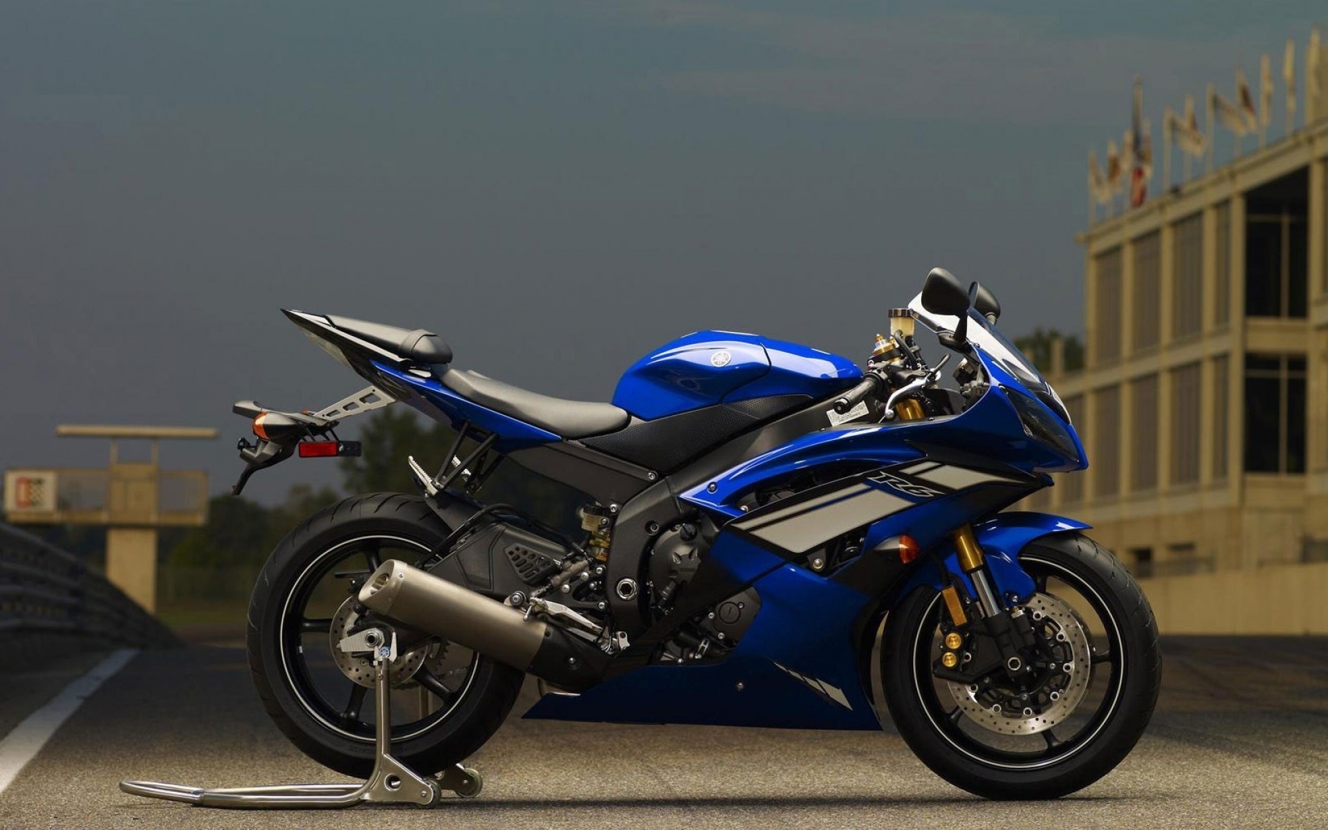 Yamaha R6