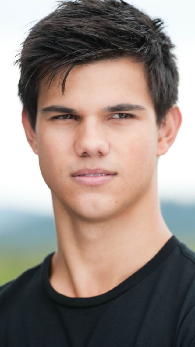 Young Taylor Lautner Wallpaper