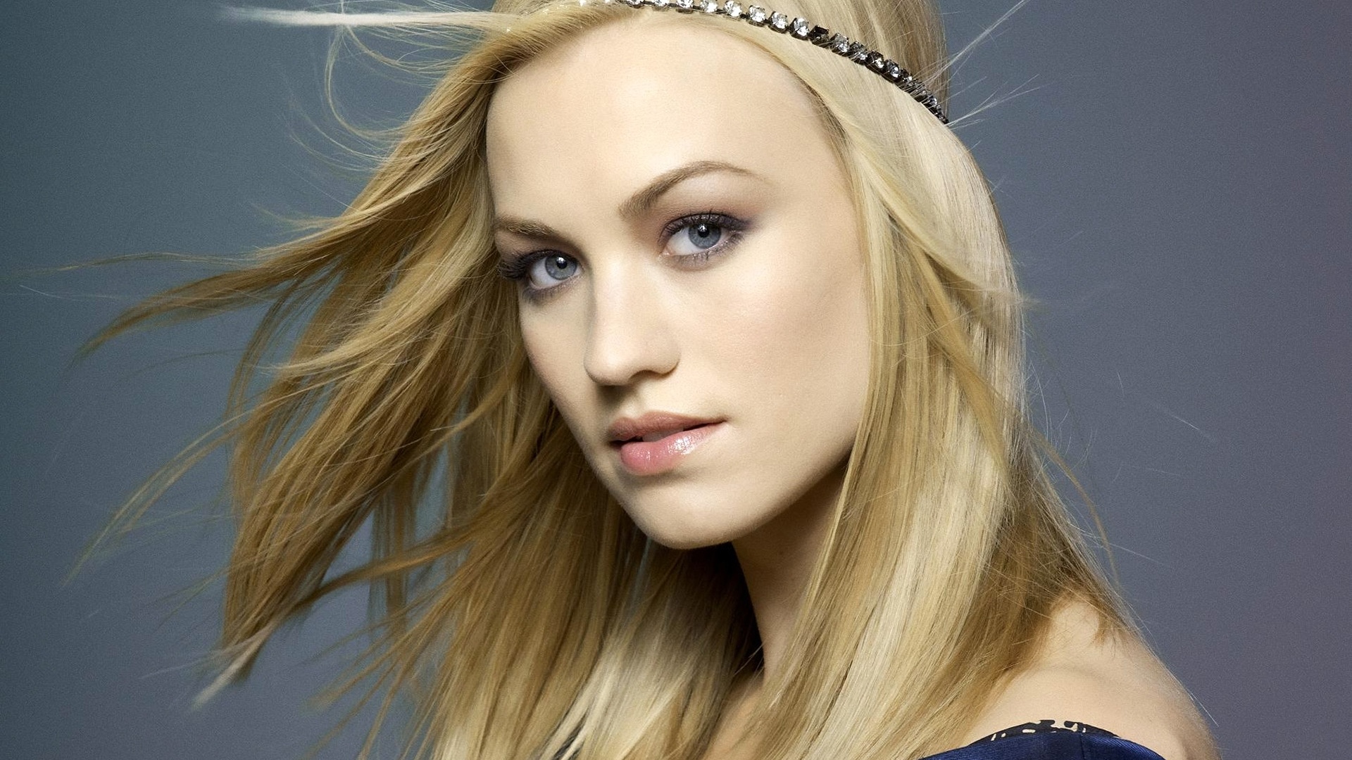 Yvonne Strahovski Blonde Face Wind Bandage