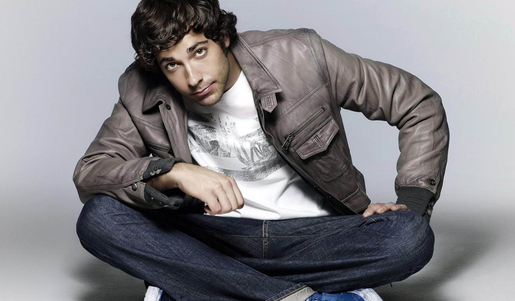 Zachary Levi Hot Stars