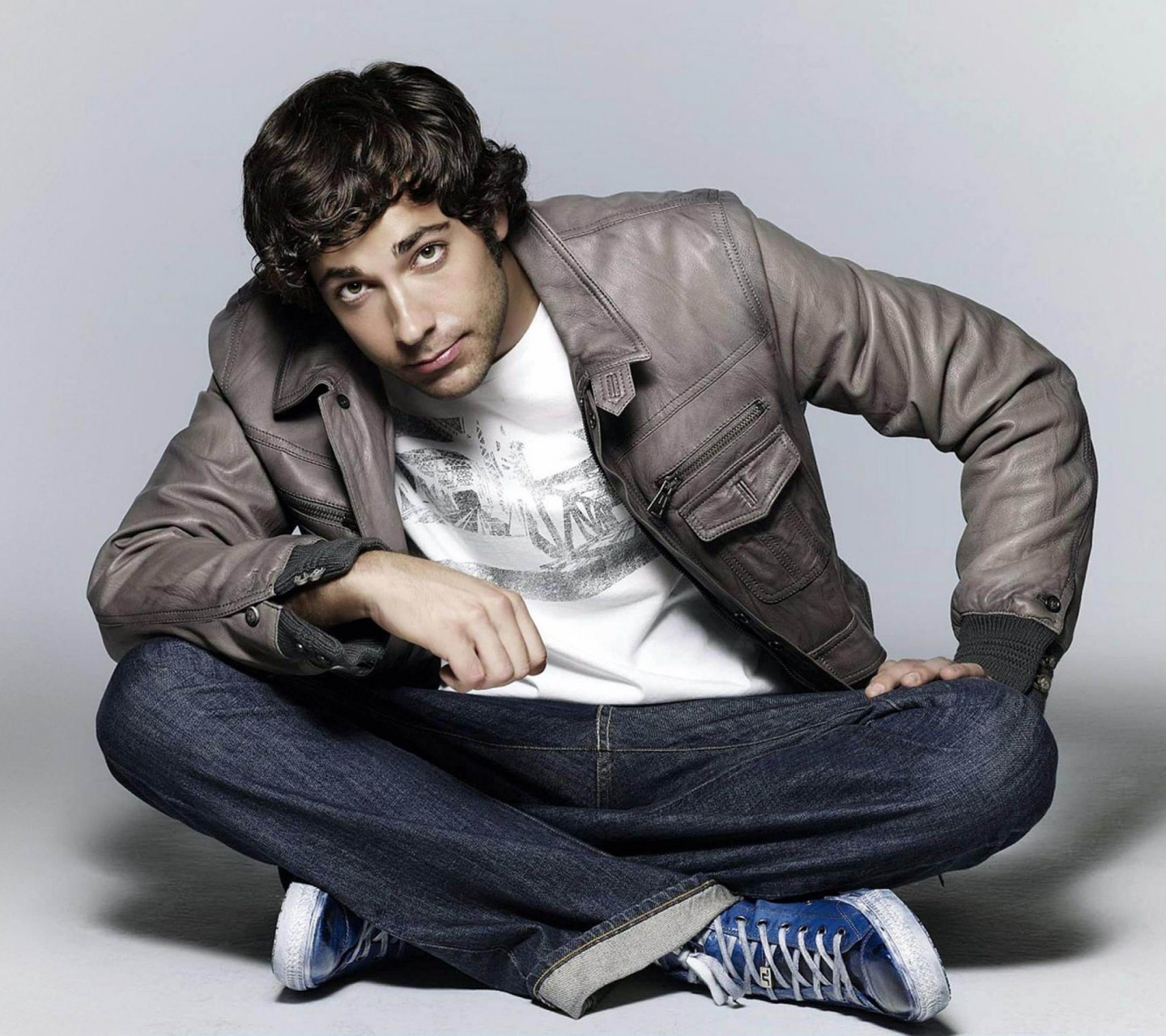 Zachary Levi Hot Stars