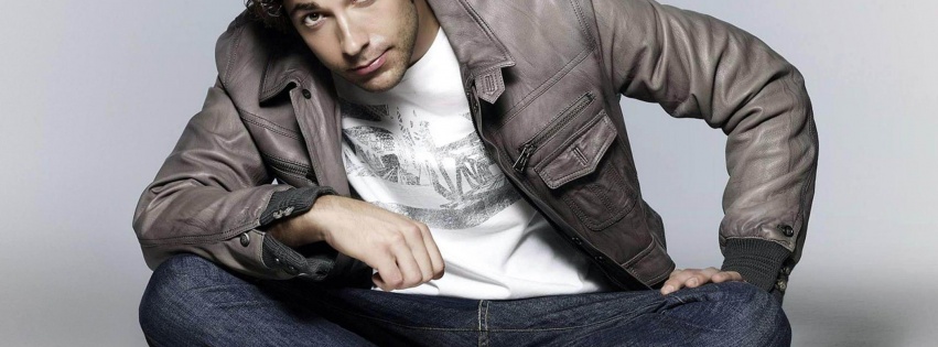 Zachary Levi Hot Stars