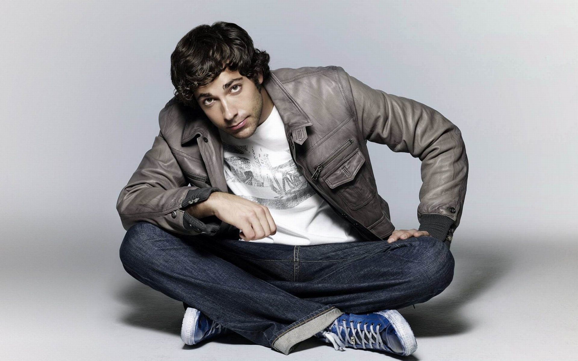 Zachary Levi Looking Up