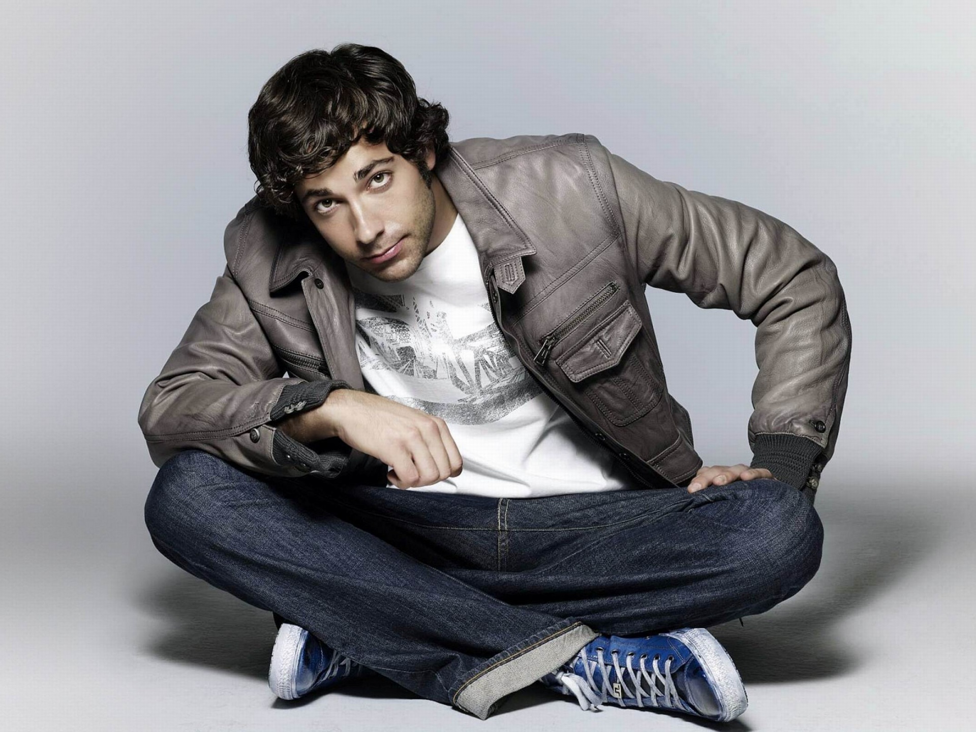 Zachary Levi Looking Up