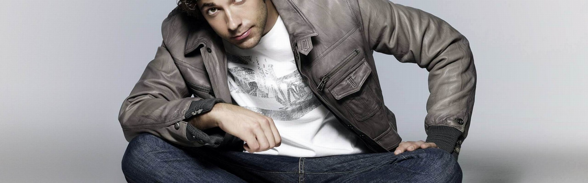 Zachary Levi Looking Up