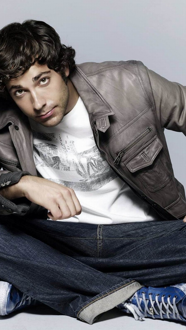 Zachary Levi Looking Up